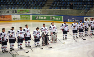 800px-USA_U18_Ice_Hockey_Team_2011-04-09